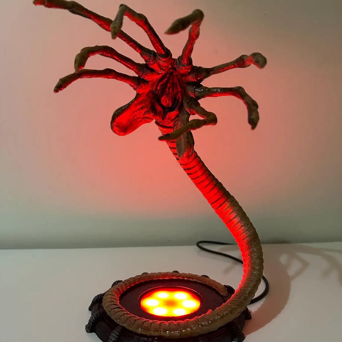 エイリアンフェイスハガーランプナイトライト、LEDライト付き - Halloween Pumpkin Decor Led のレビューと価格
