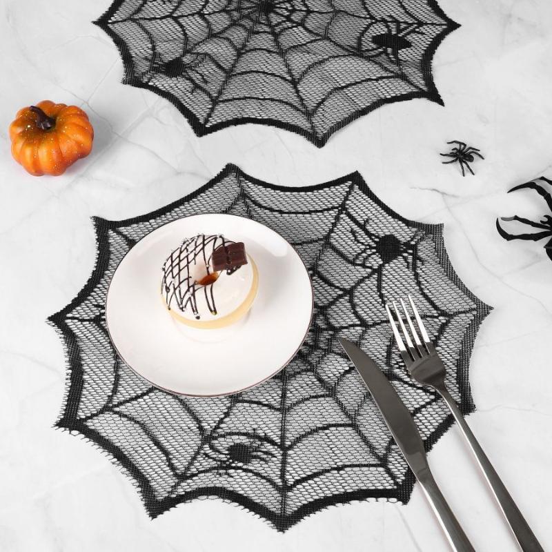 2枚または4枚セットの蜘蛛の巣模様の黒いレースのテーブルクロ - Spider Web Halloween Decoration のレビューと価格